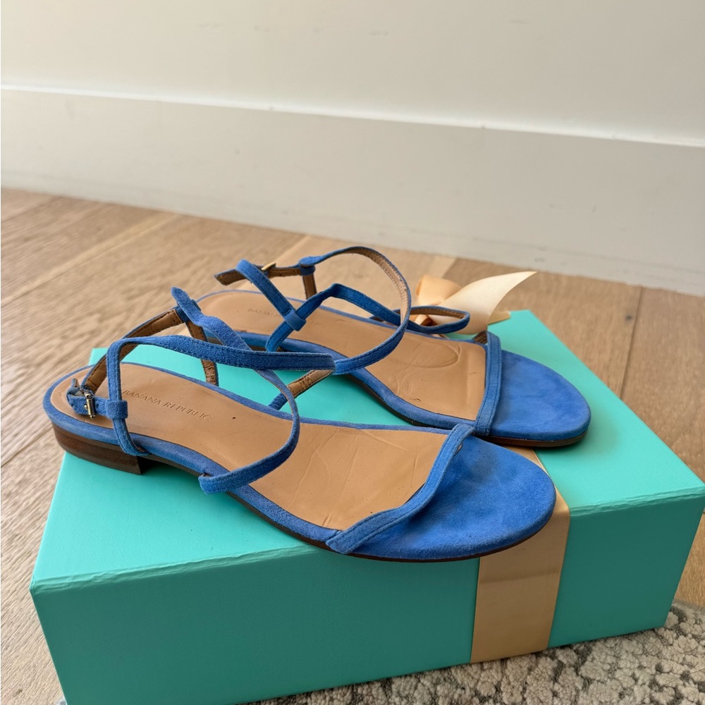 Banana republic leather sandals size 6.5. Worn once.